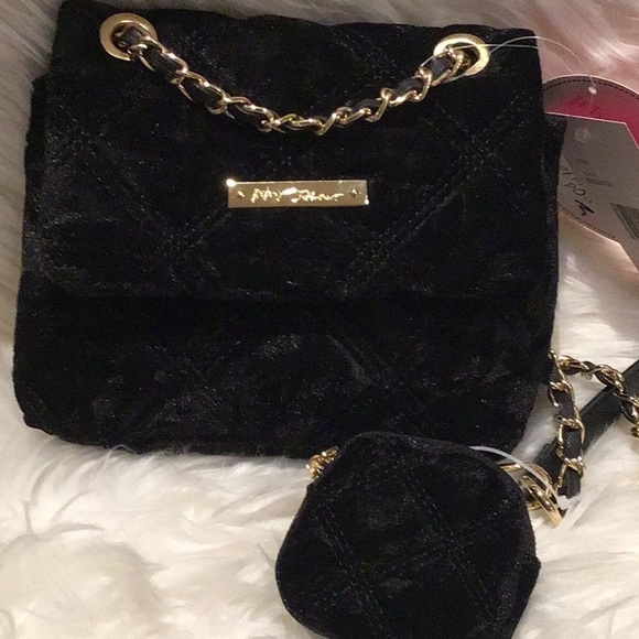 Betsey Johnson Black Velour Chain CROSSBODY HANDBAG And Airpod ZIP POUCH NWT - Picture 4 of 9